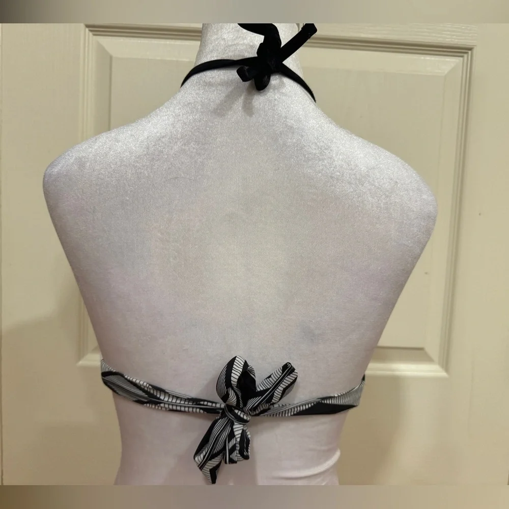 Xhilaration black and white chevron bikini top​​​​​​​